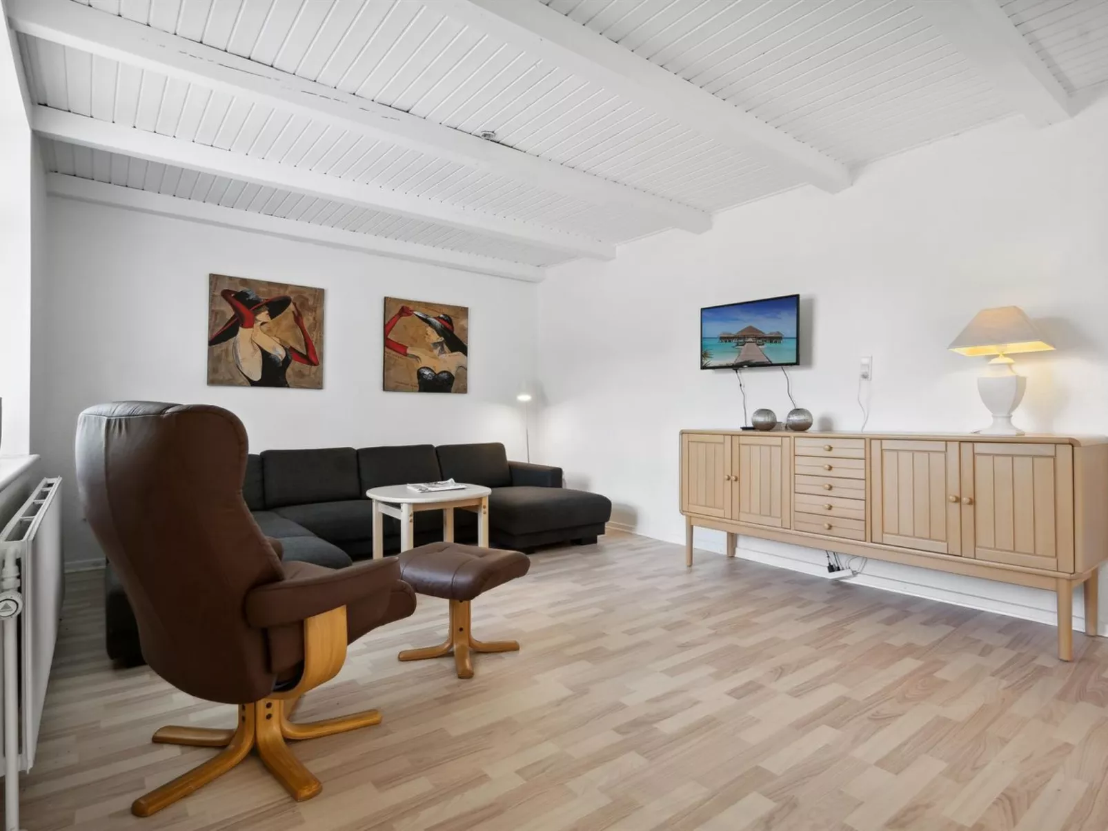 "Essie" - 20km from the sea-Binnen