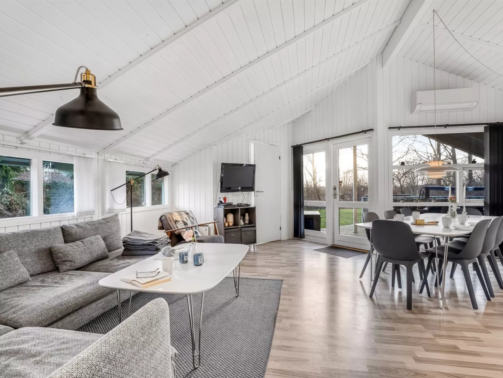 "Bjart" - 1.5km from the sea-Binnen