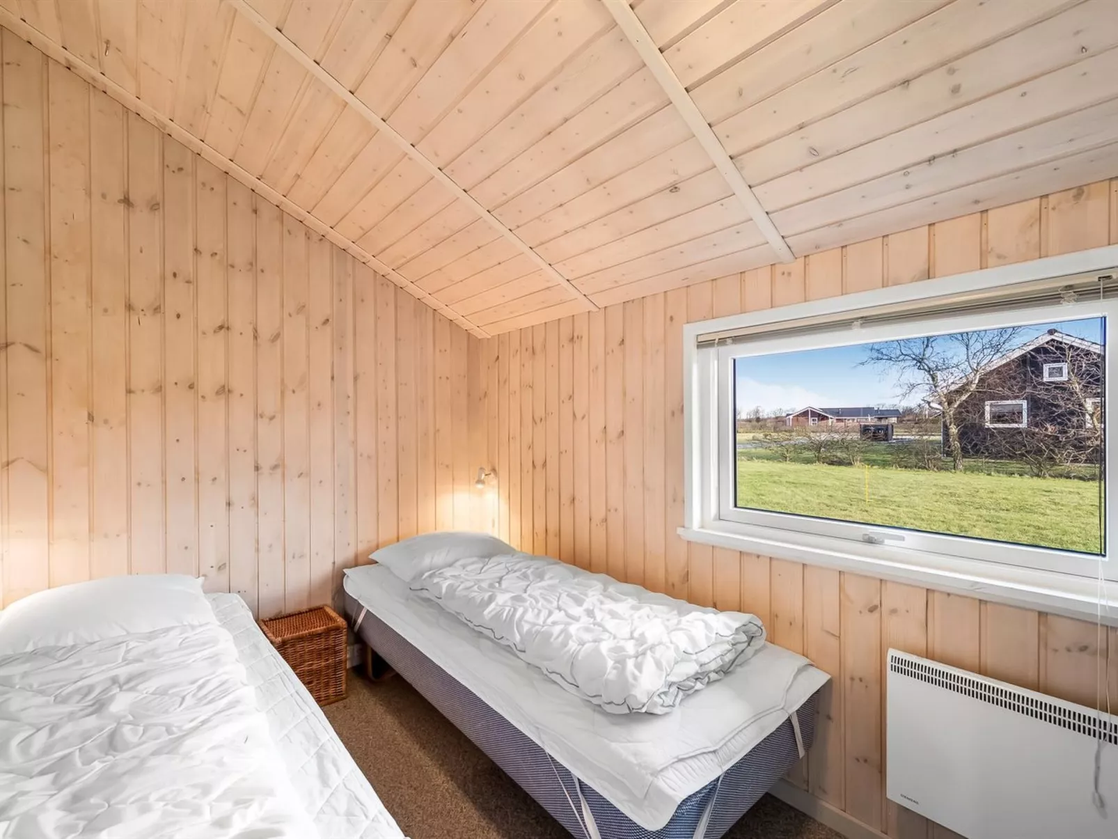 "Cristiana" - 1km to the fjord-Binnen