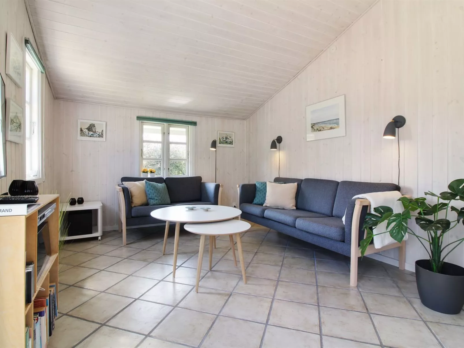 "Hillmari" - 200m from the sea-Binnen