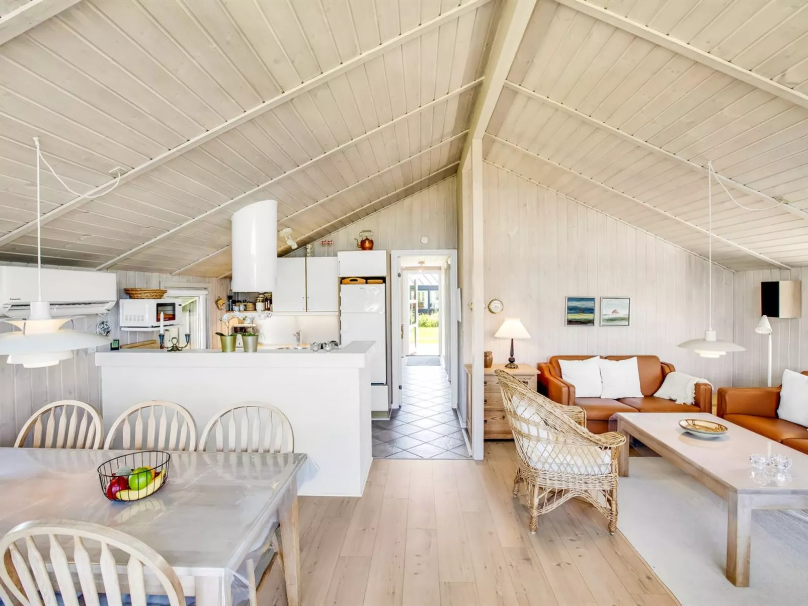 "Hariet" - 300m from the sea-Binnen