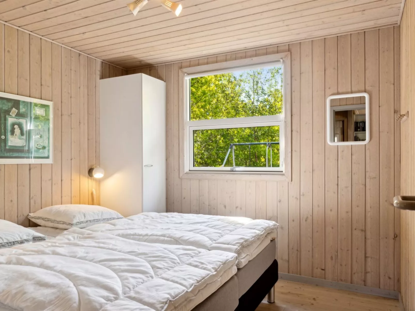 "Myriam" - 50m from the sea-Binnen