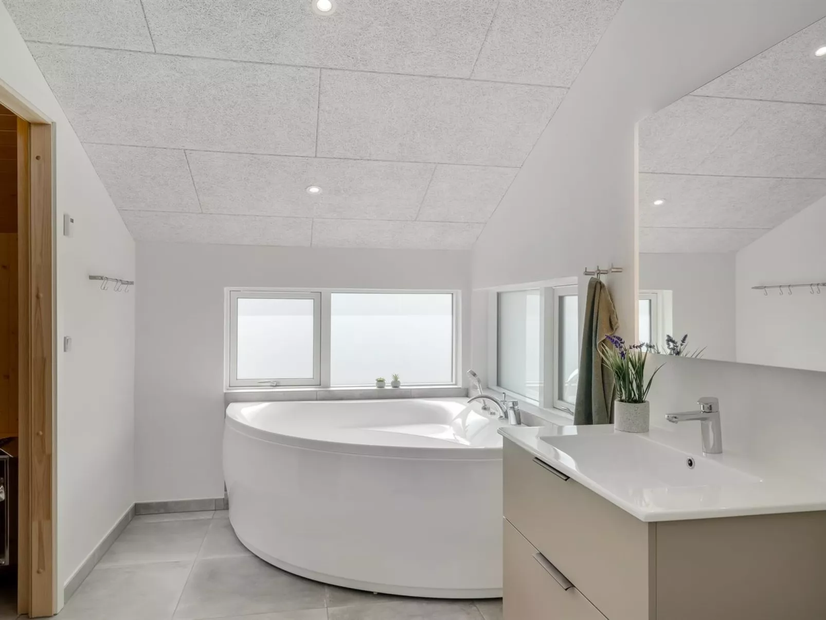 "Helga" - 650m from the sea-Binnen