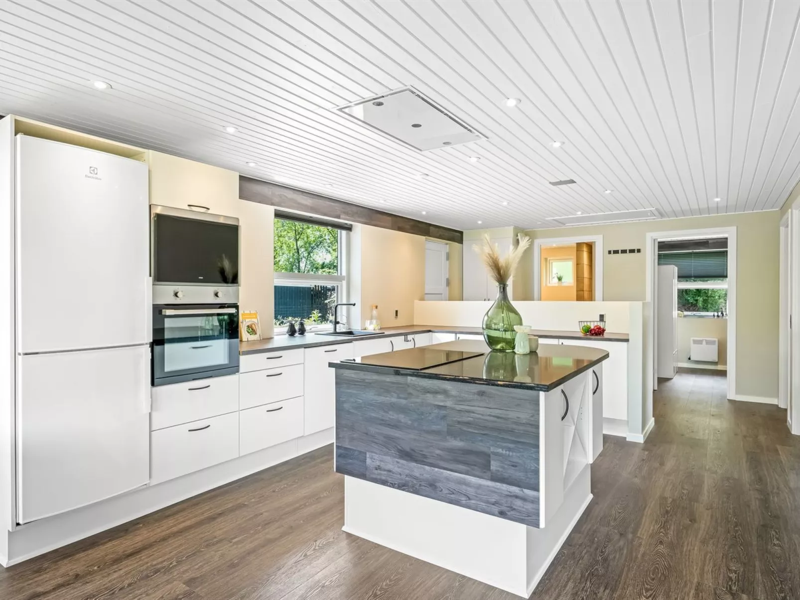 "Skip" - 300m to the fjord-Binnen