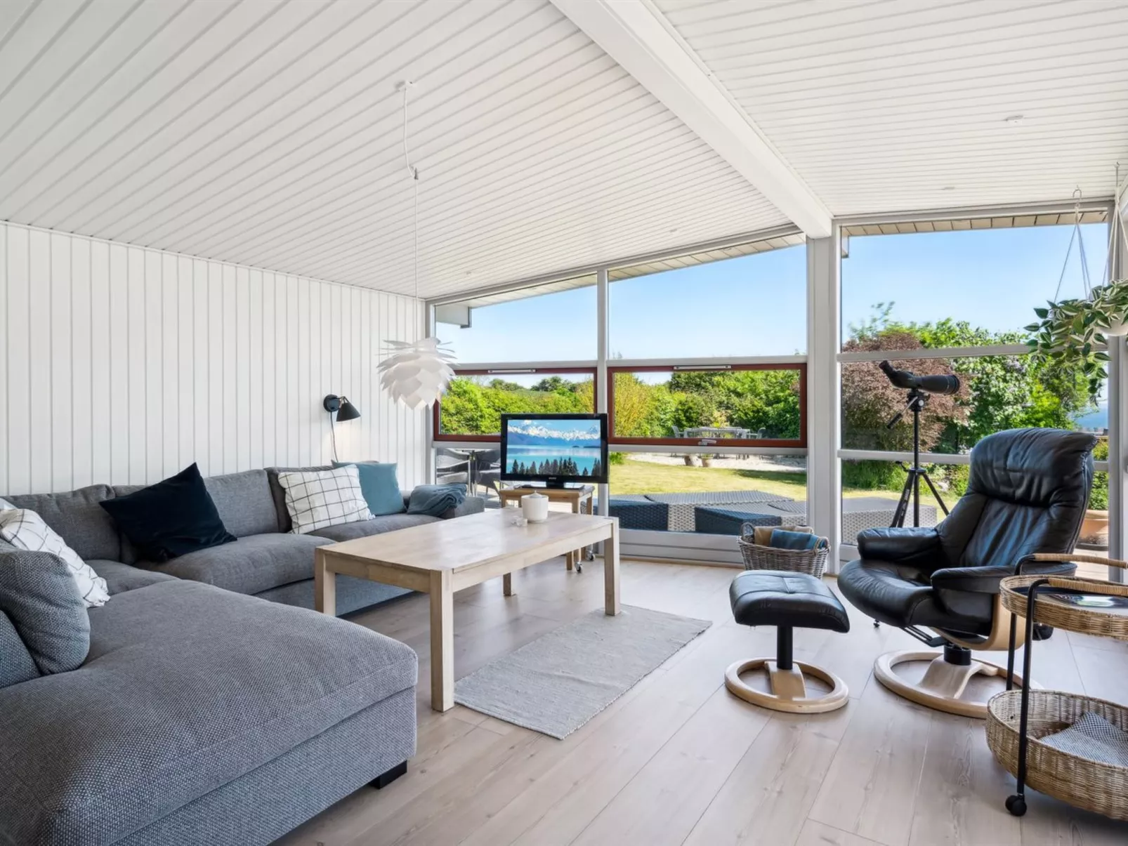 "Fokke" - 450m from the sea-Binnen