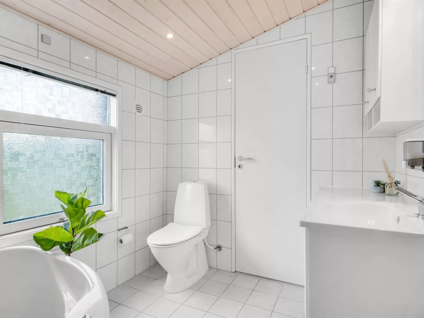 "Adrienne" - 240m from the sea-Binnen