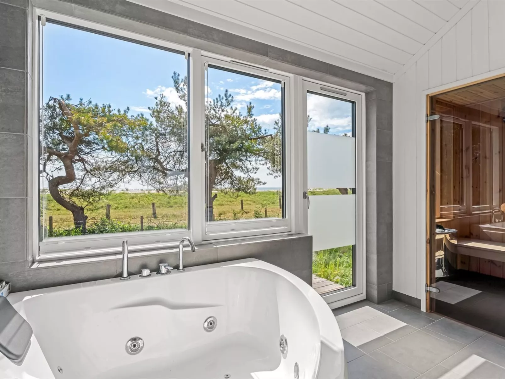 "Kaila" - 50m from the sea-Binnen