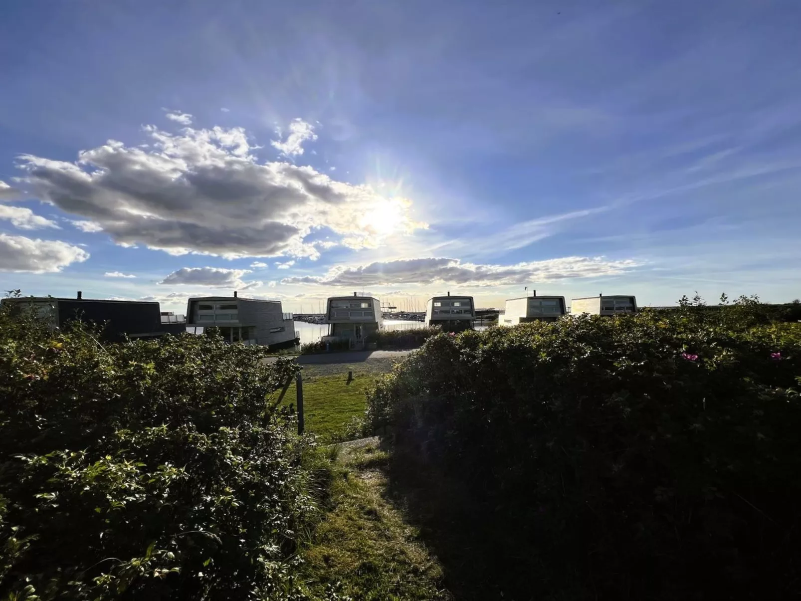 "Ronja" - 100m to the fjord-Buiten