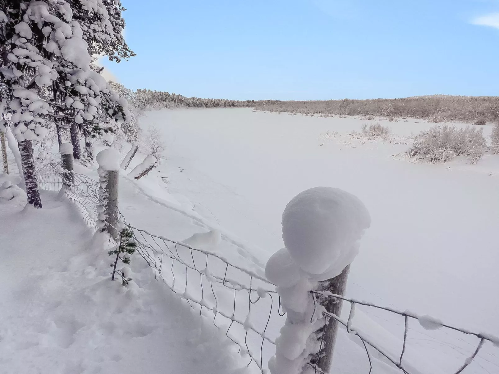 Ylikyrön mökki-Binnen