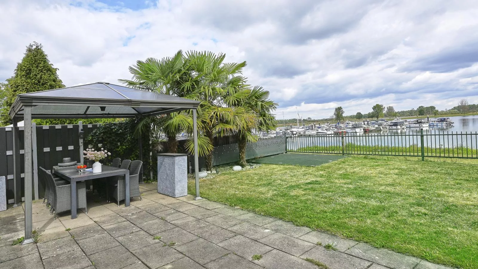 Maaszicht-Tuinen zomer