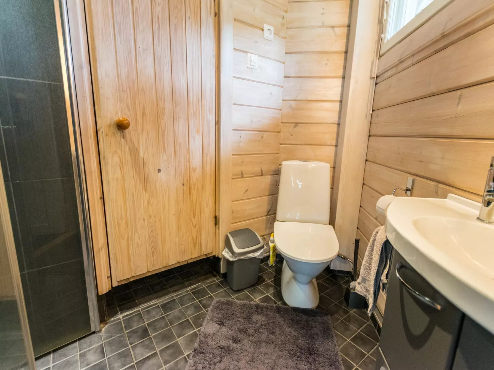 Villa jokiranta-Binnen