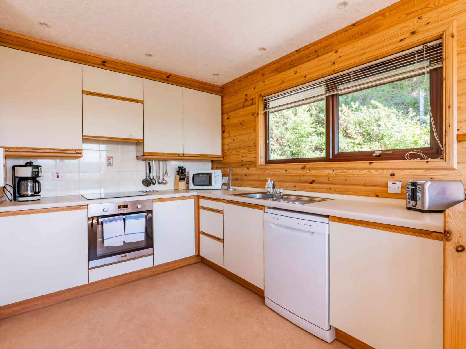 Achmony Secluded Westend-Binnen