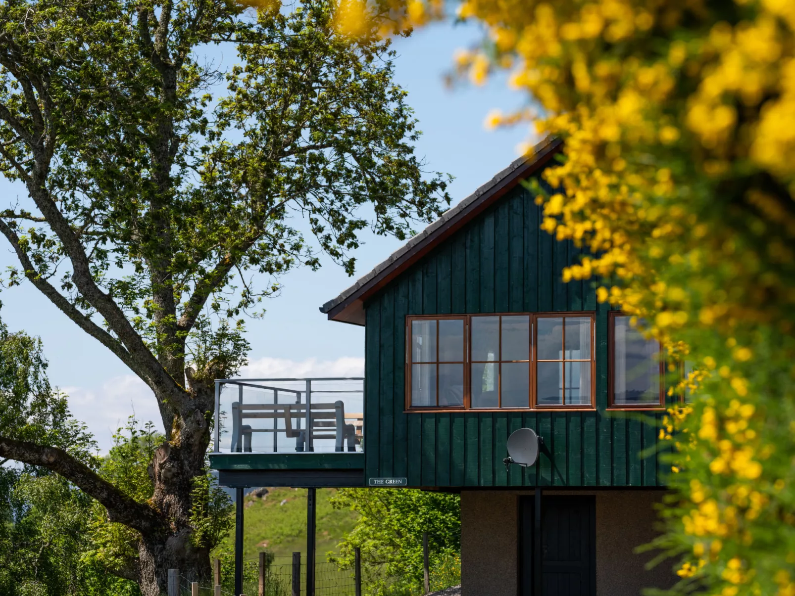 Achmony Green-Buiten