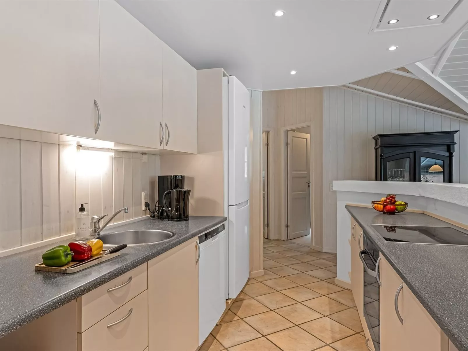 "Batsha" - 1.7km from the sea-Binnen