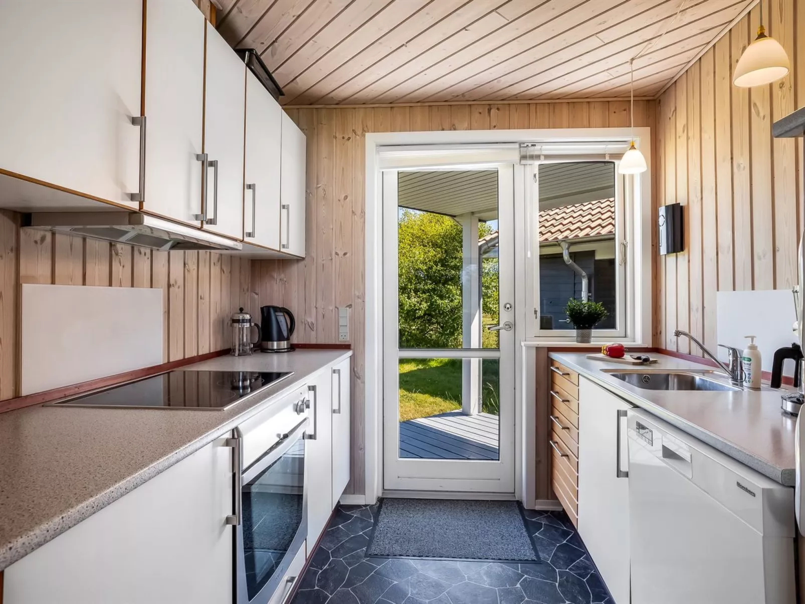 "Ernesta" -  from the sea-Binnen