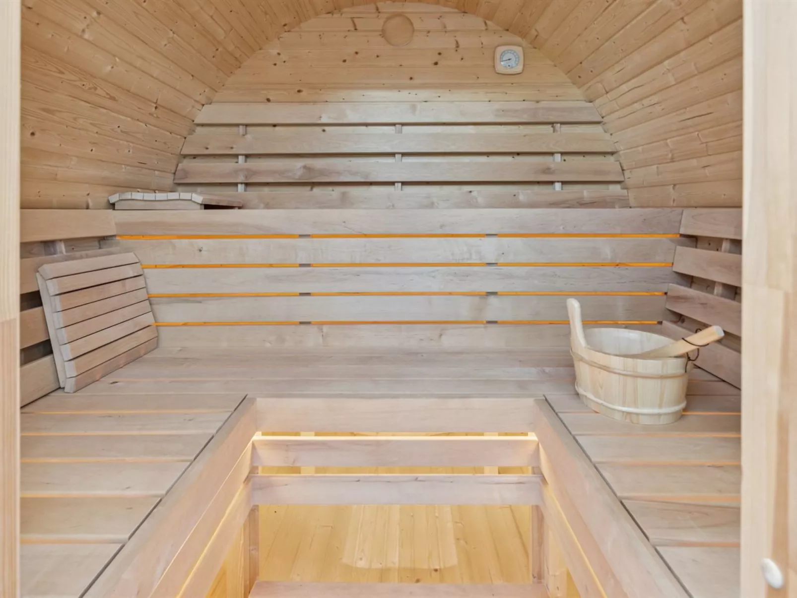 "Elvie" - 150m from the sea-Buiten