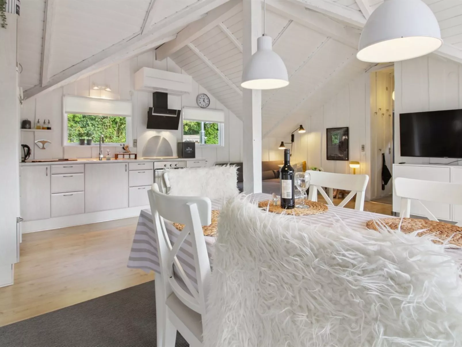 "Helke" - 30km from the sea-Binnen