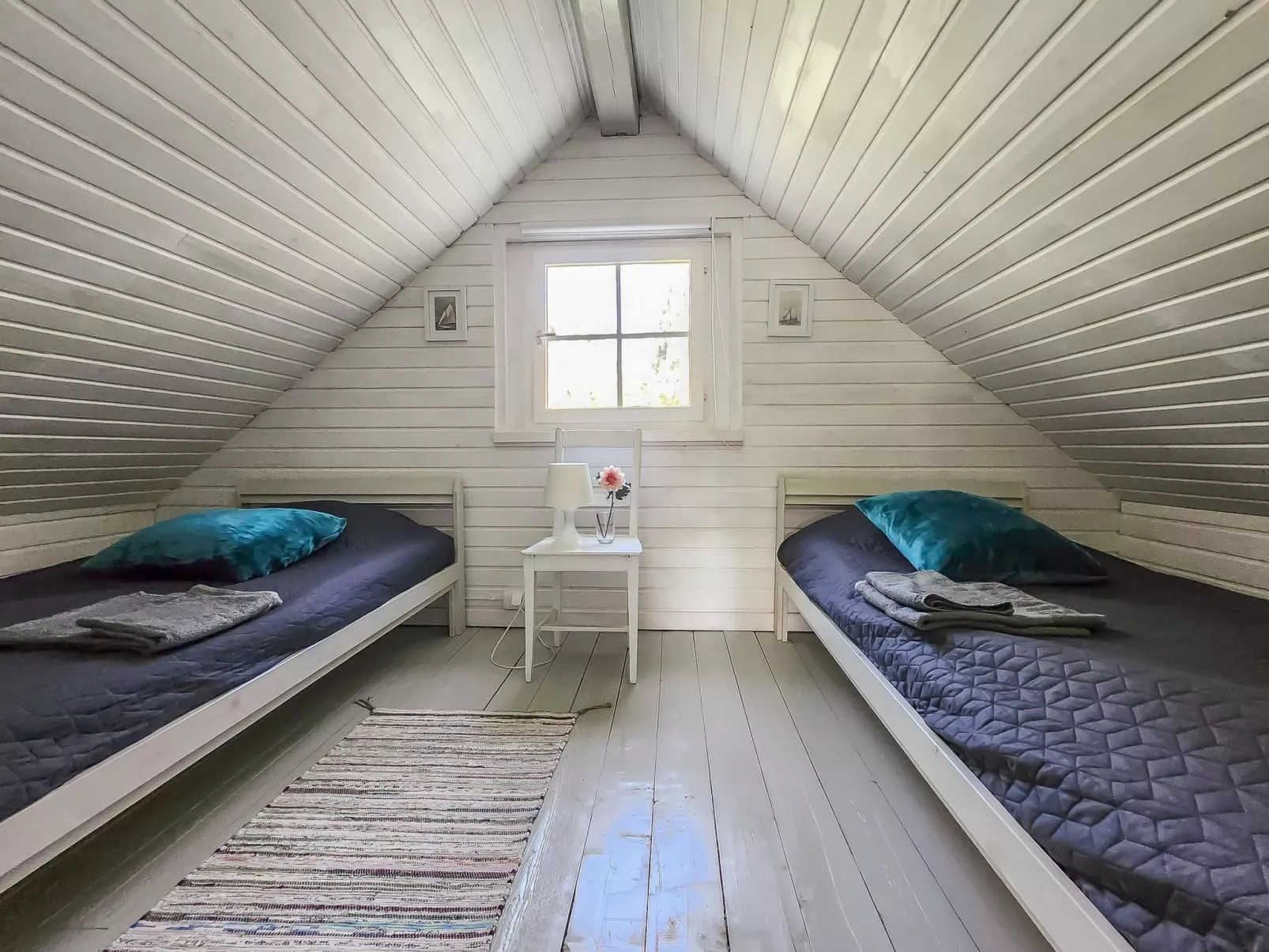 Den lilla röda stugan-Binnen