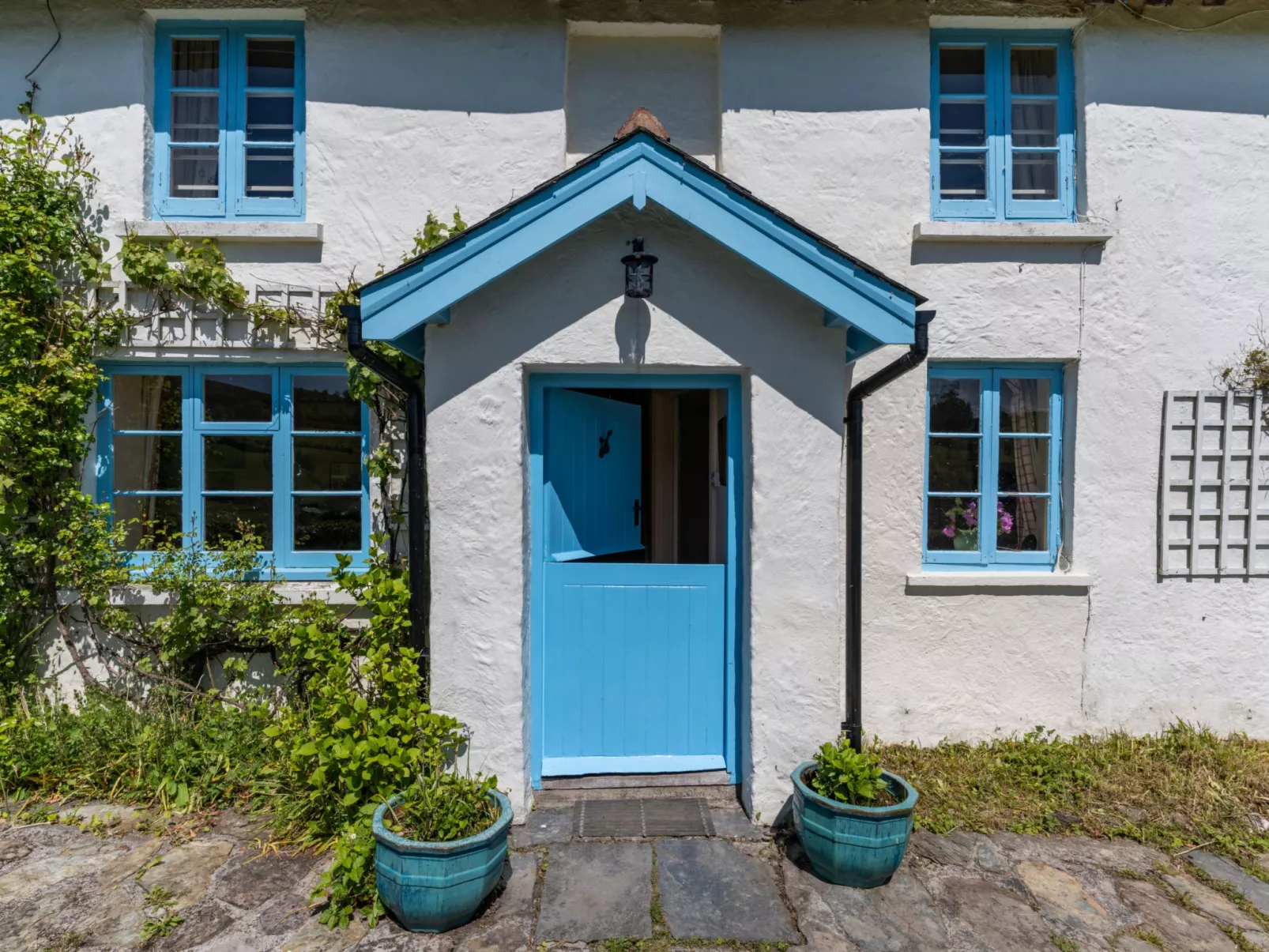 Valley Cottage-Buiten