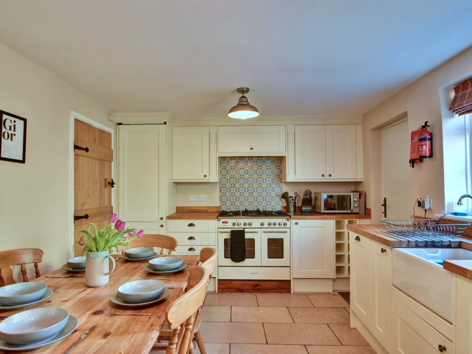 Stable Cottage-Binnen