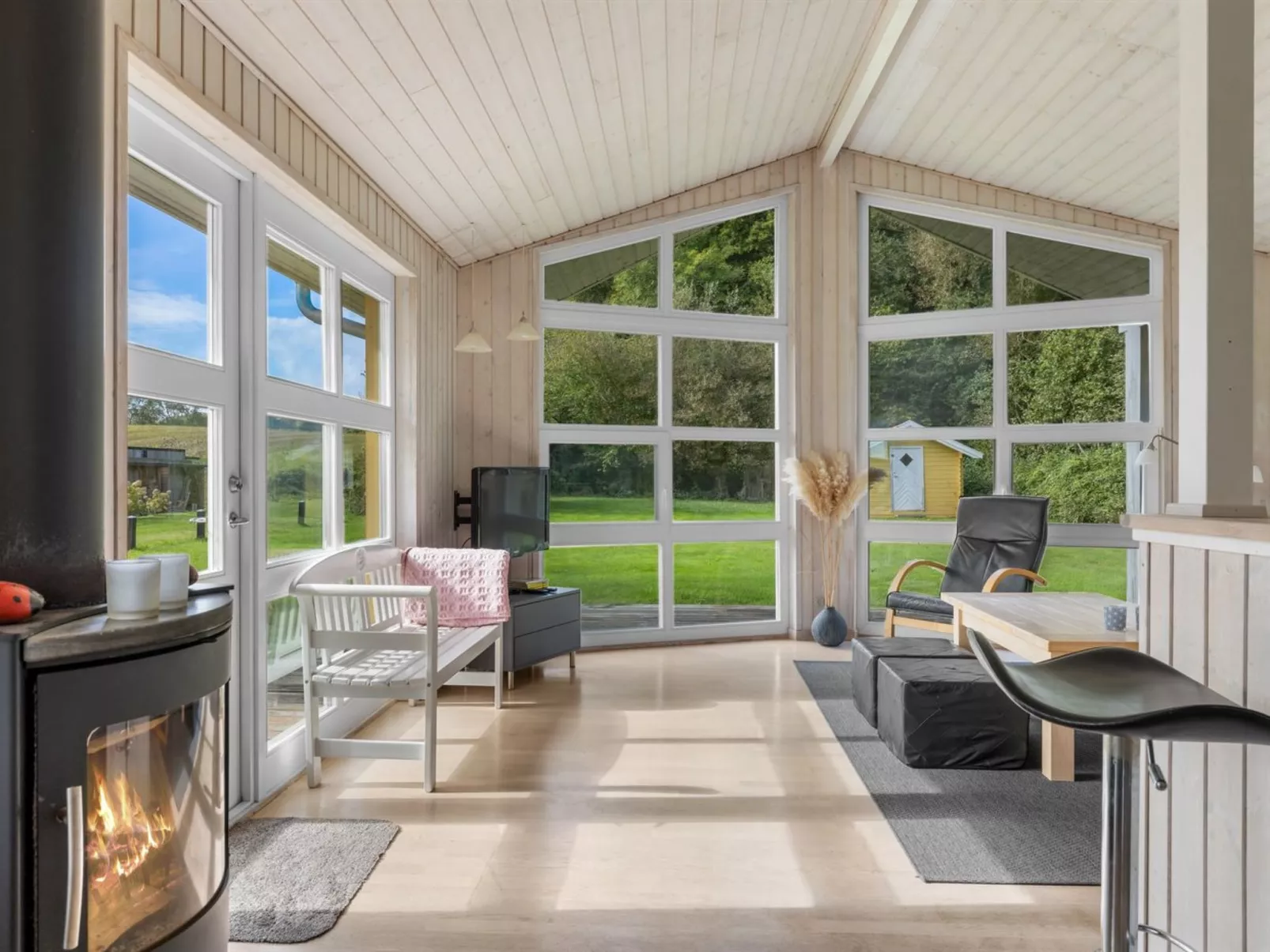 "Solja" - 85m from the sea-Binnen