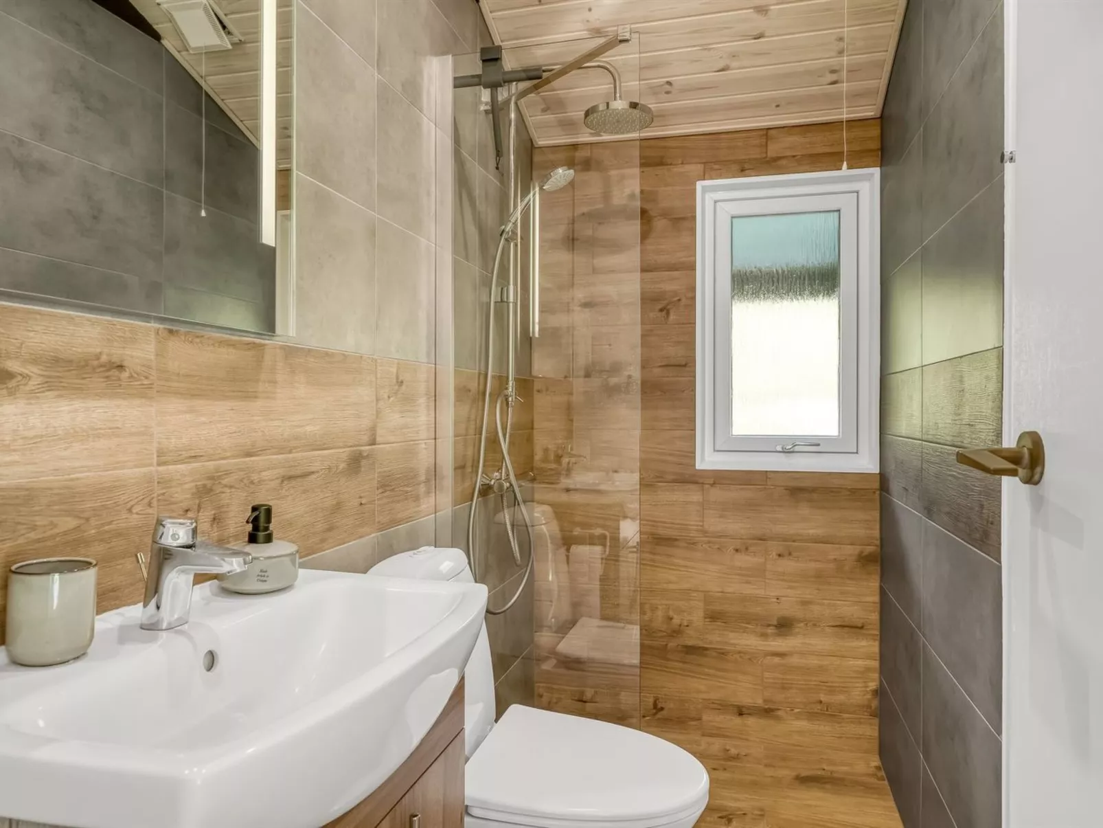 "Inola" - 3.5km from the sea-Binnen