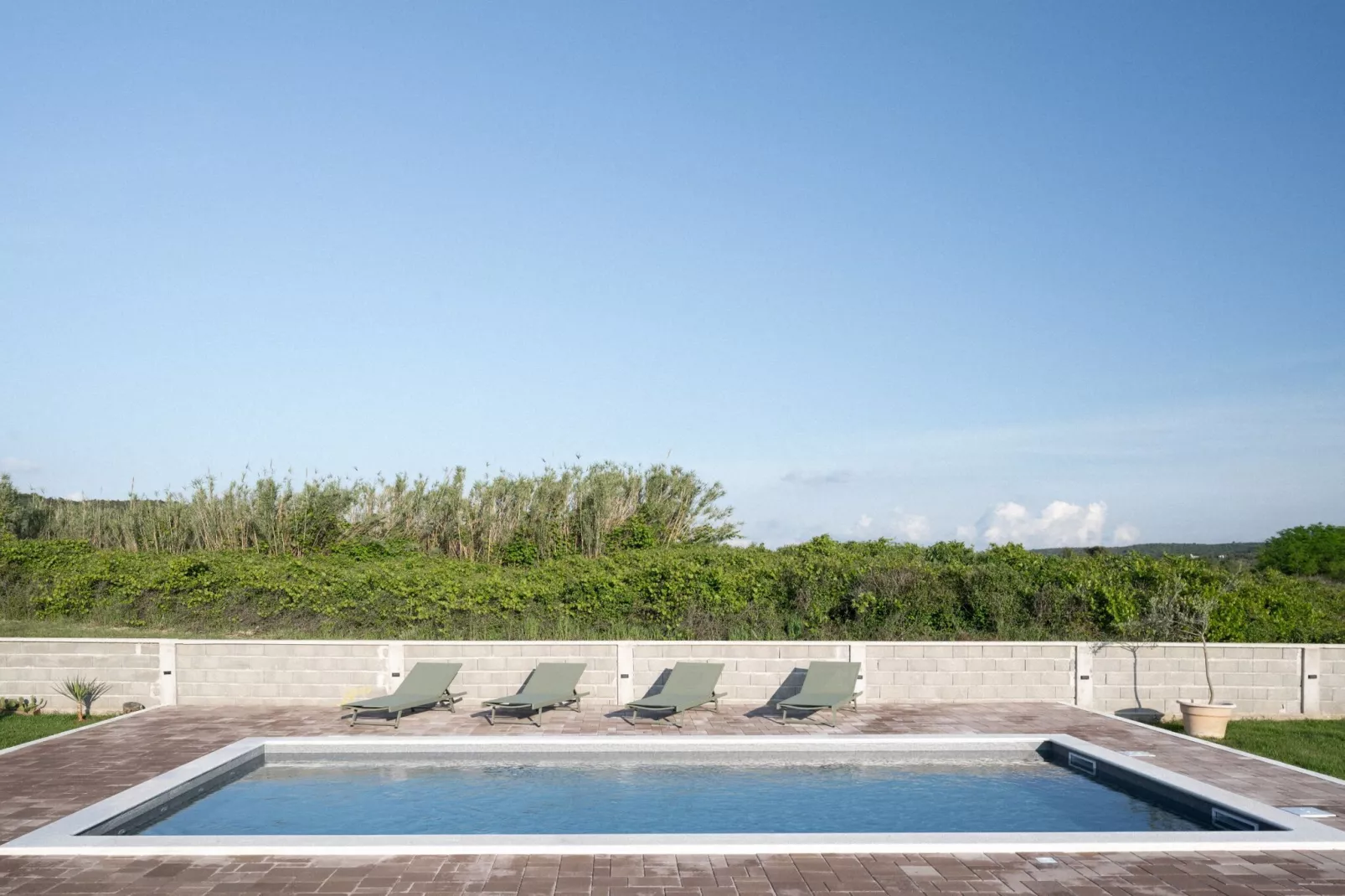 Three-Bedroom House-Zwembad