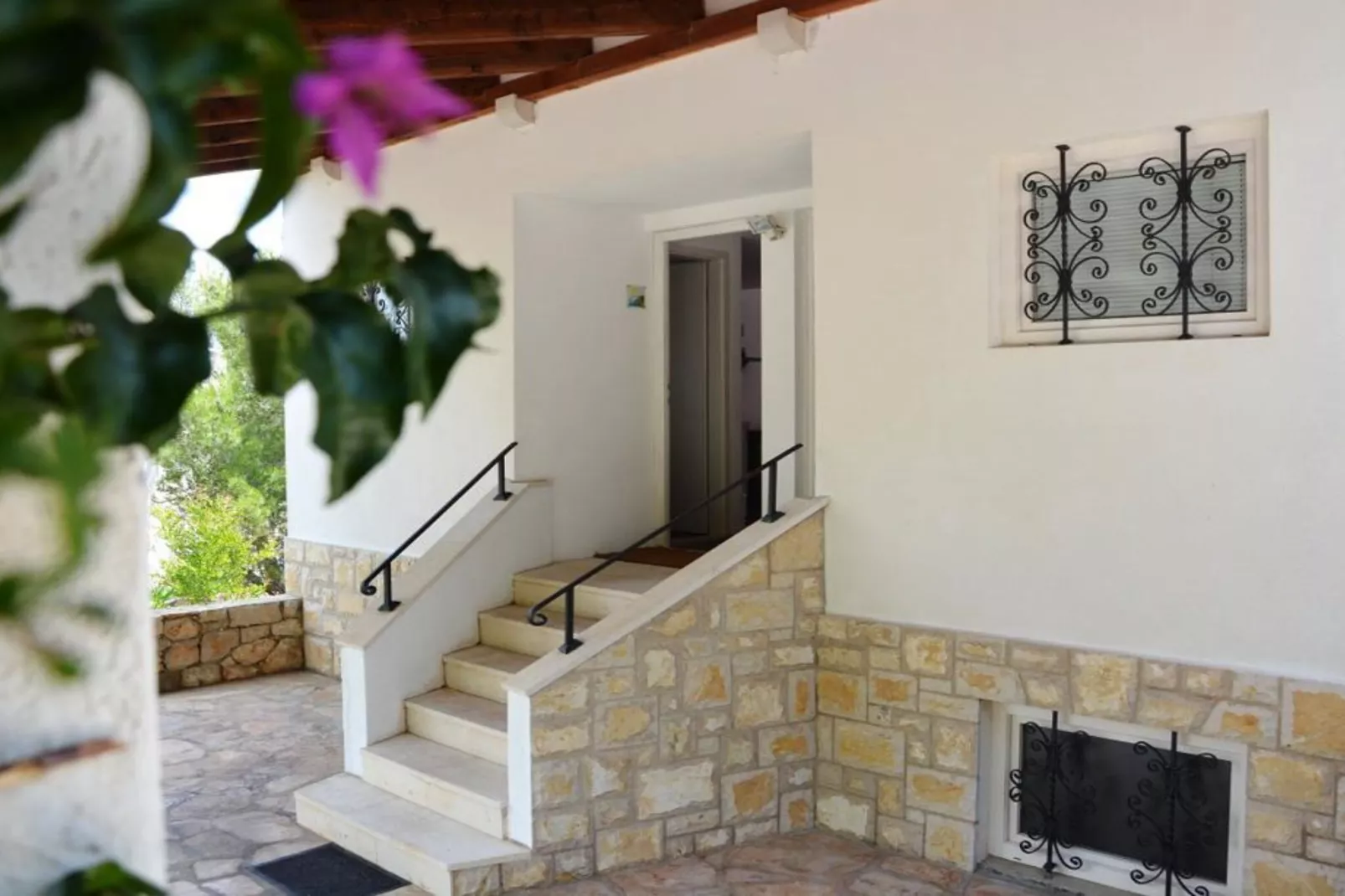 One-Bedroom Apartment (Smokva)-Buitenlucht