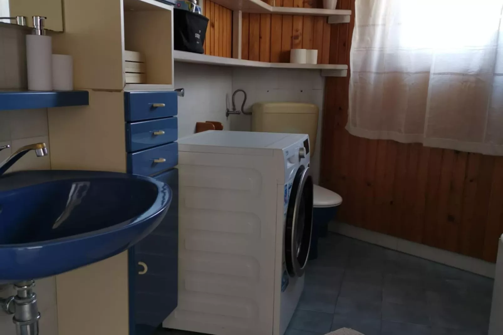 Three Bedroom Apartment with Terrace and  Sea View-Badkamer