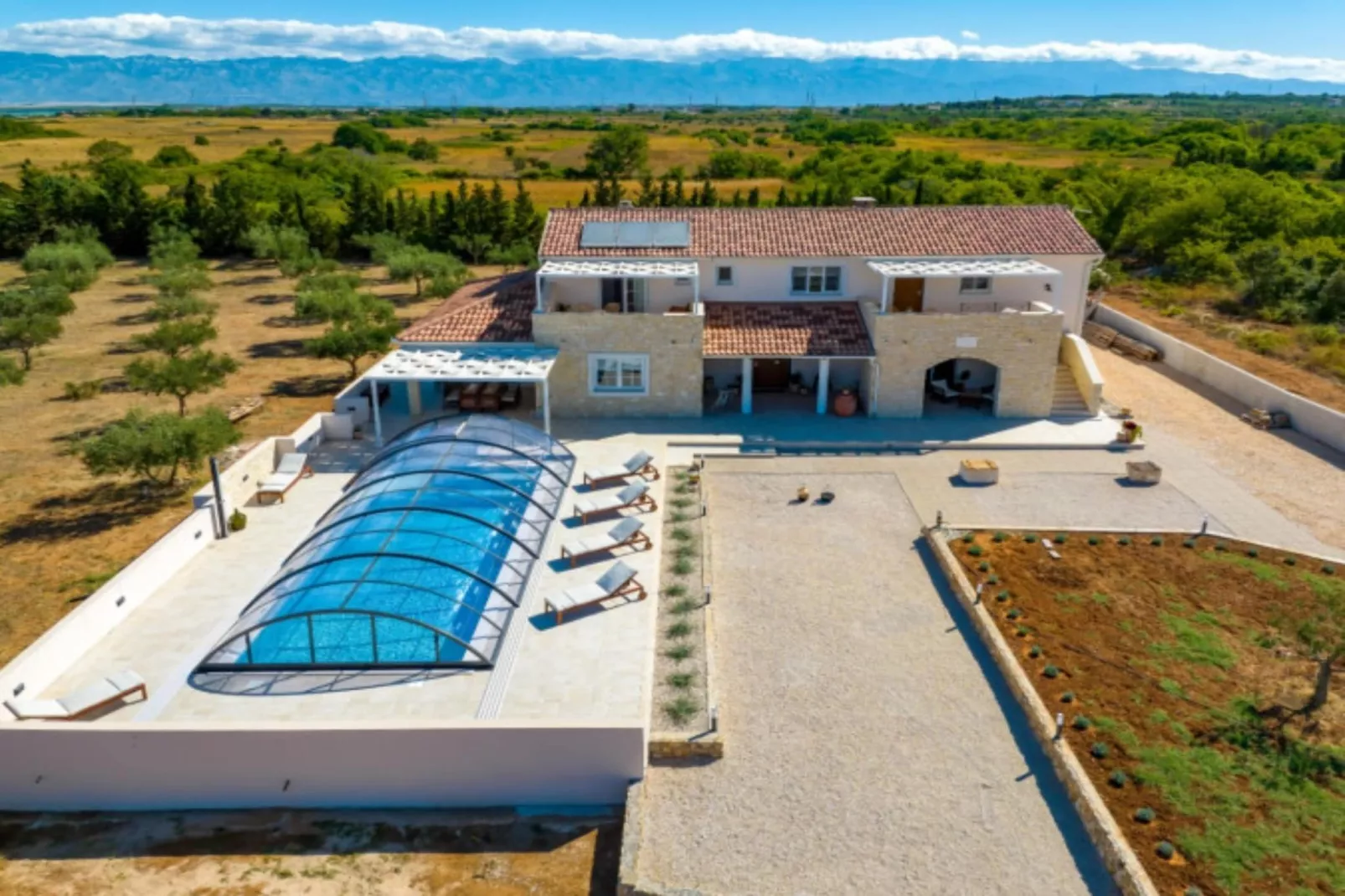RUSTIC VILLA PEROSA WITH HEATED POOL-Zwembad