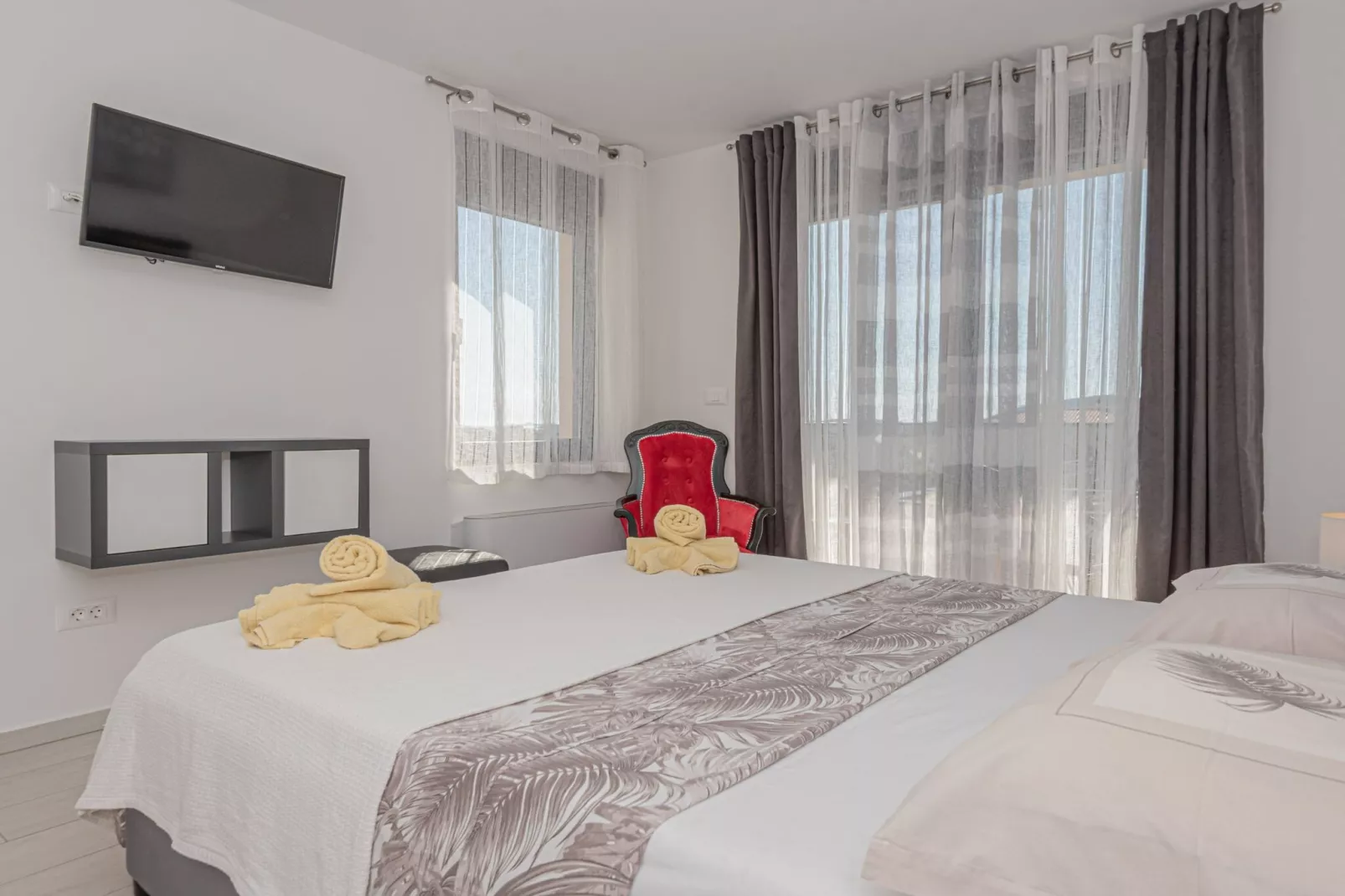 Four-Bedroom Villa With Pool-Slaapkamer