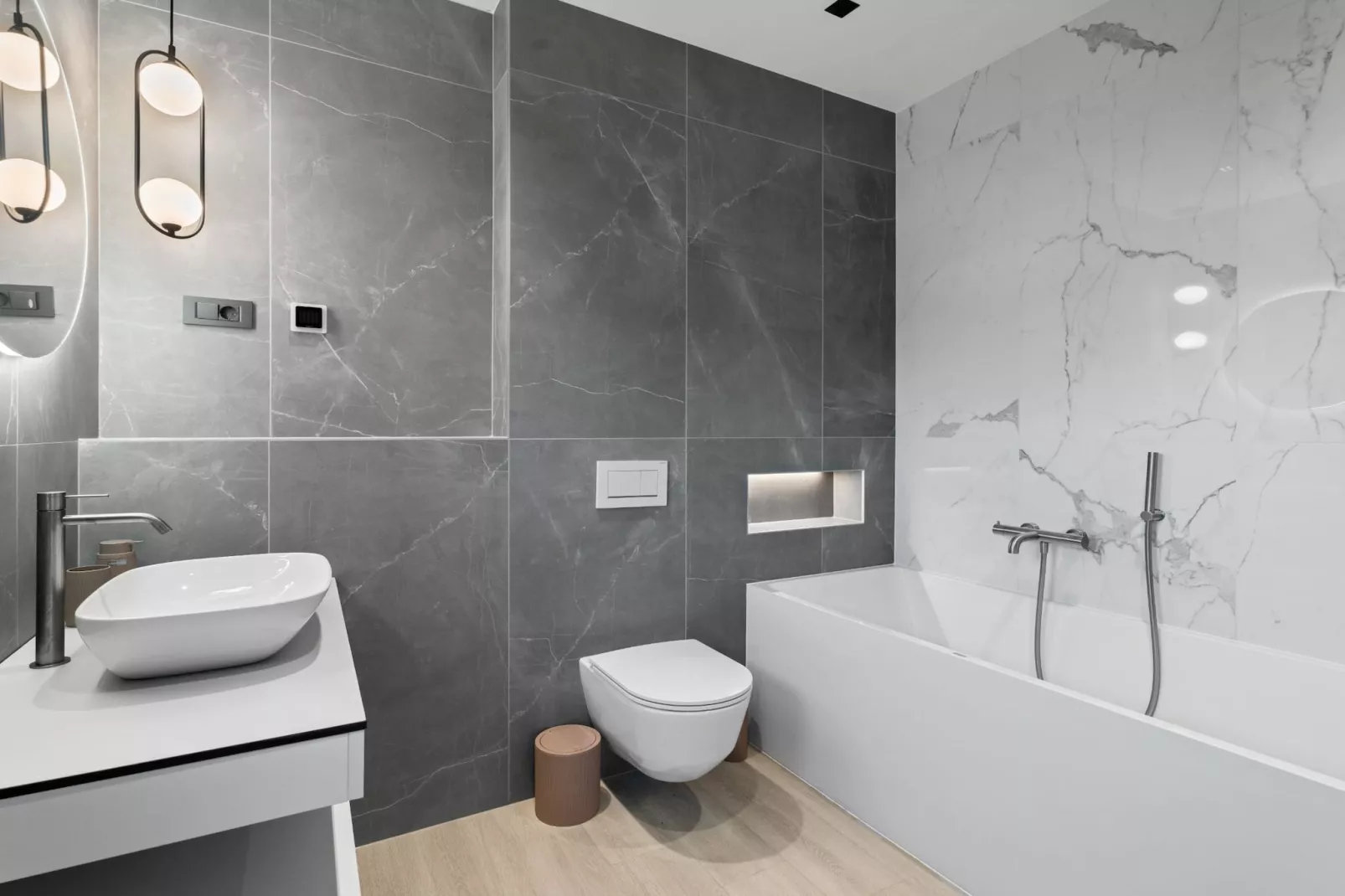 Villa Freedom - Five Bedroom House with Balcony-Badkamer