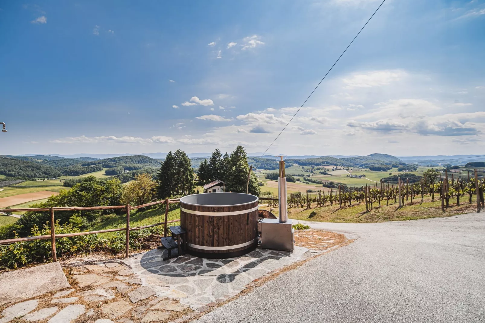 Cozy Countryside Retreat Villa with Hot-Tub - Two Bedroom Villa with Hot Tub-Buitenlucht