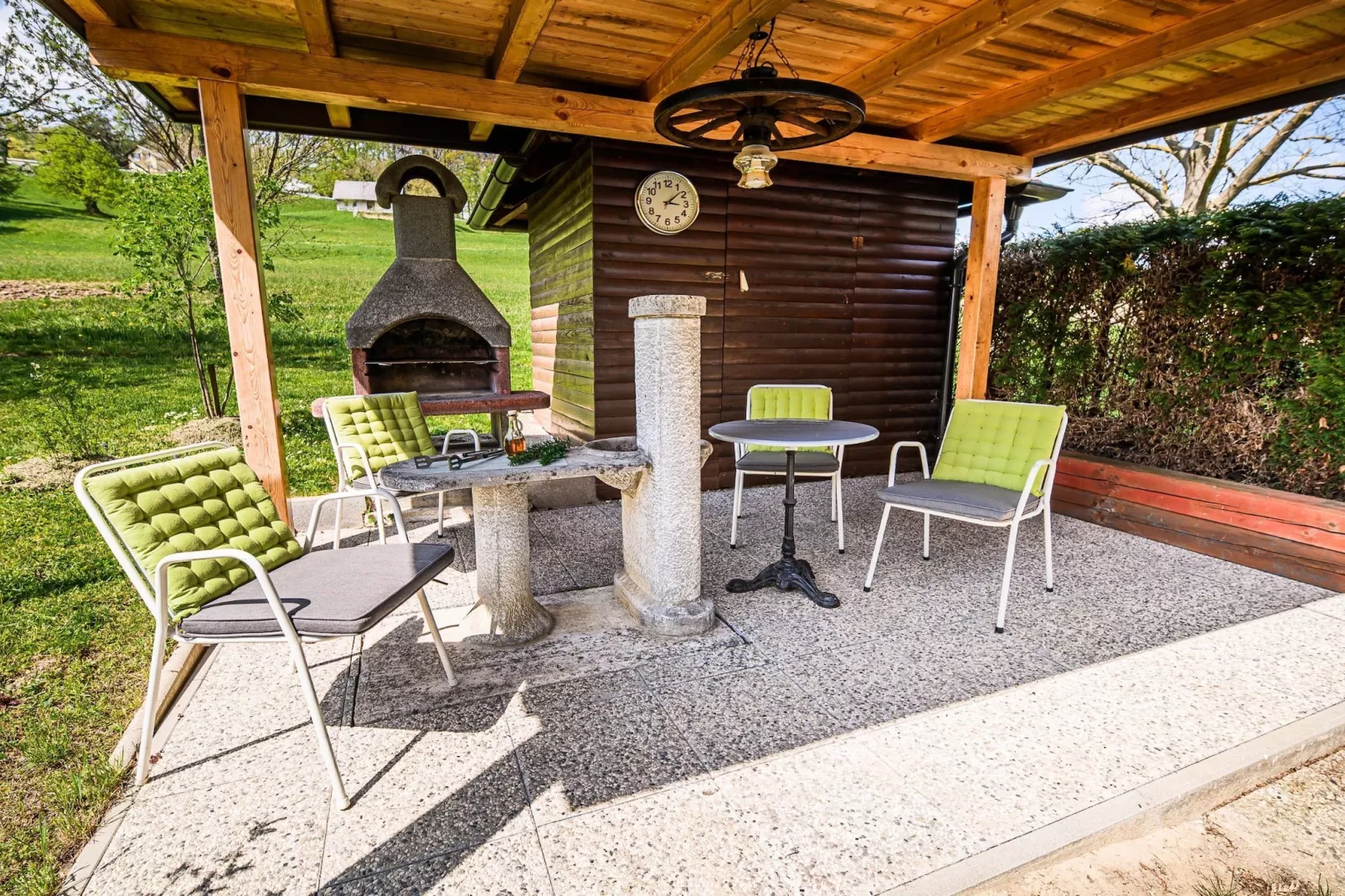 Sunny and Spacious Apartments with Terrace near Water Park - Three Bedroom Apartment with Terrace-Buitenlucht