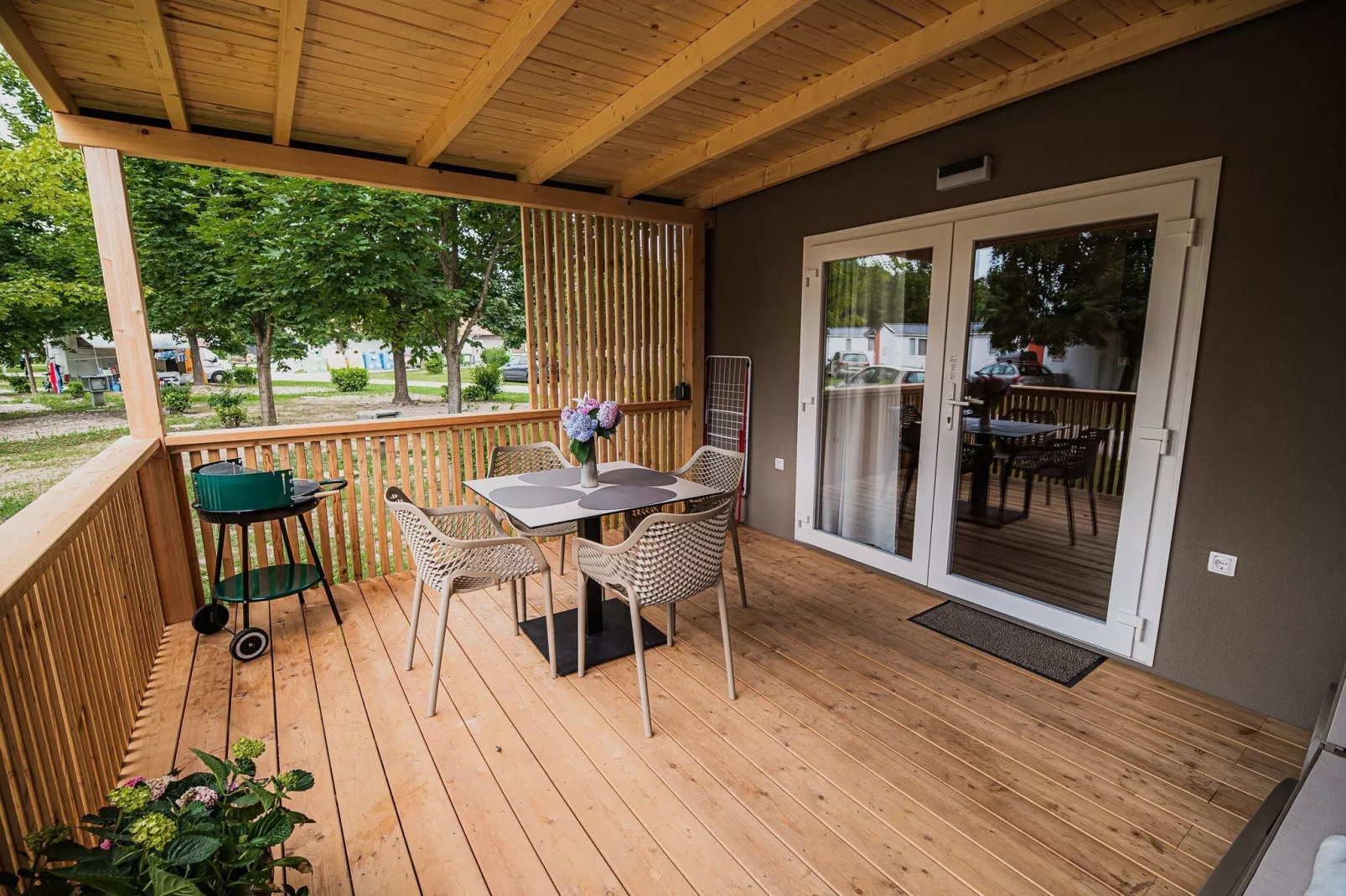 Lake Serenity Premium Mobile Homes with Thermal Riviera Tickets - Twho Bedroom Mobile Home 15\/011-Terras