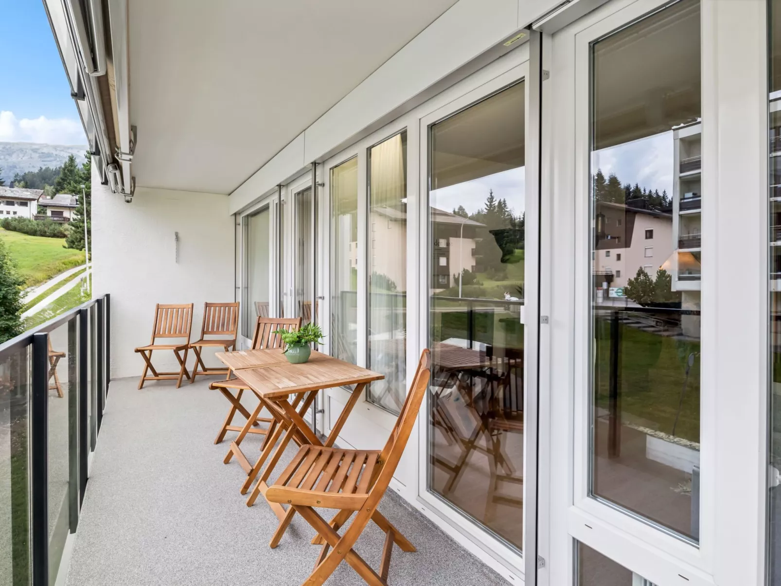 Nr.63 Haus Ladina-Buiten