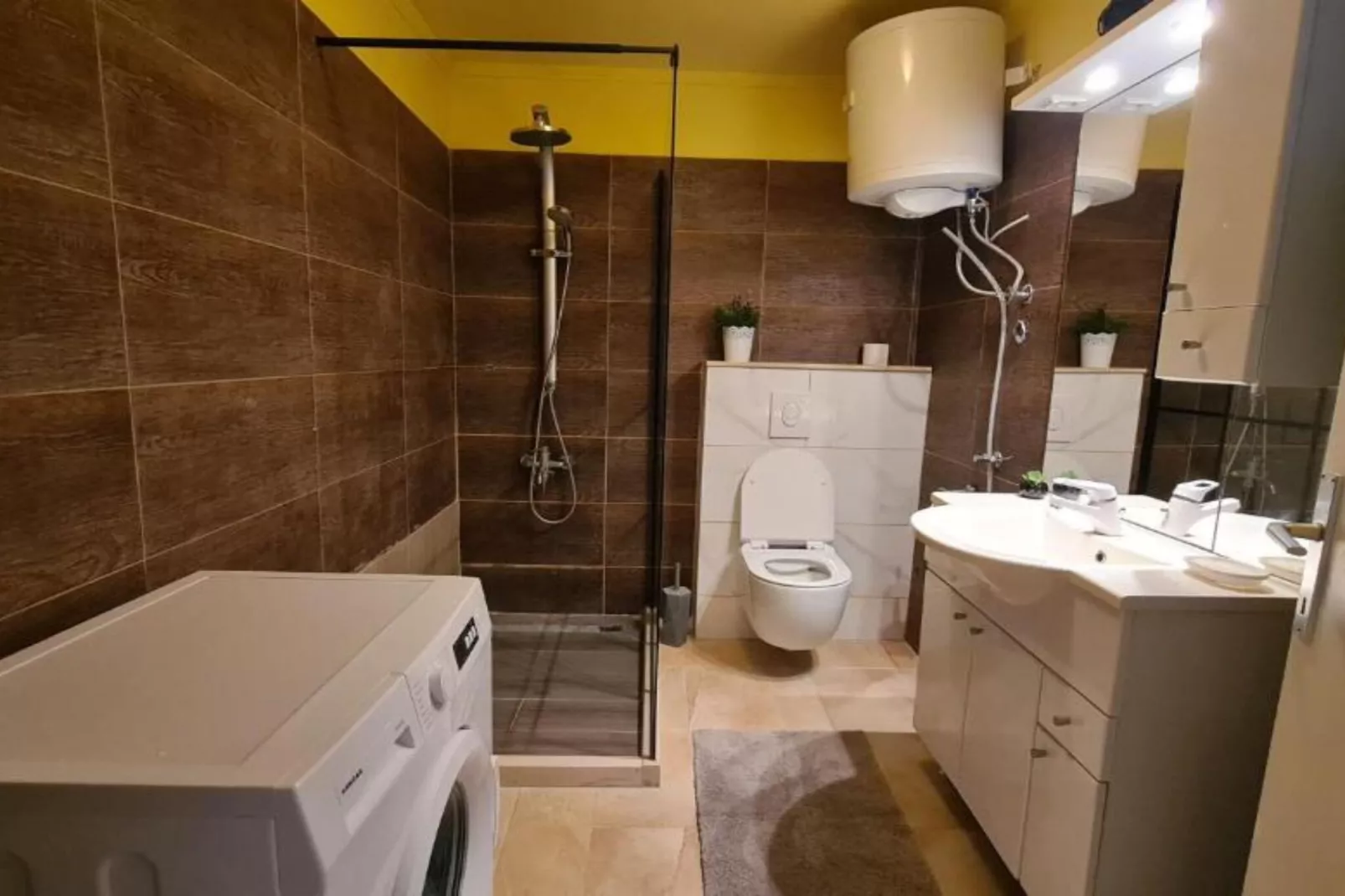 Apartment with One Bathroom-Badkamer