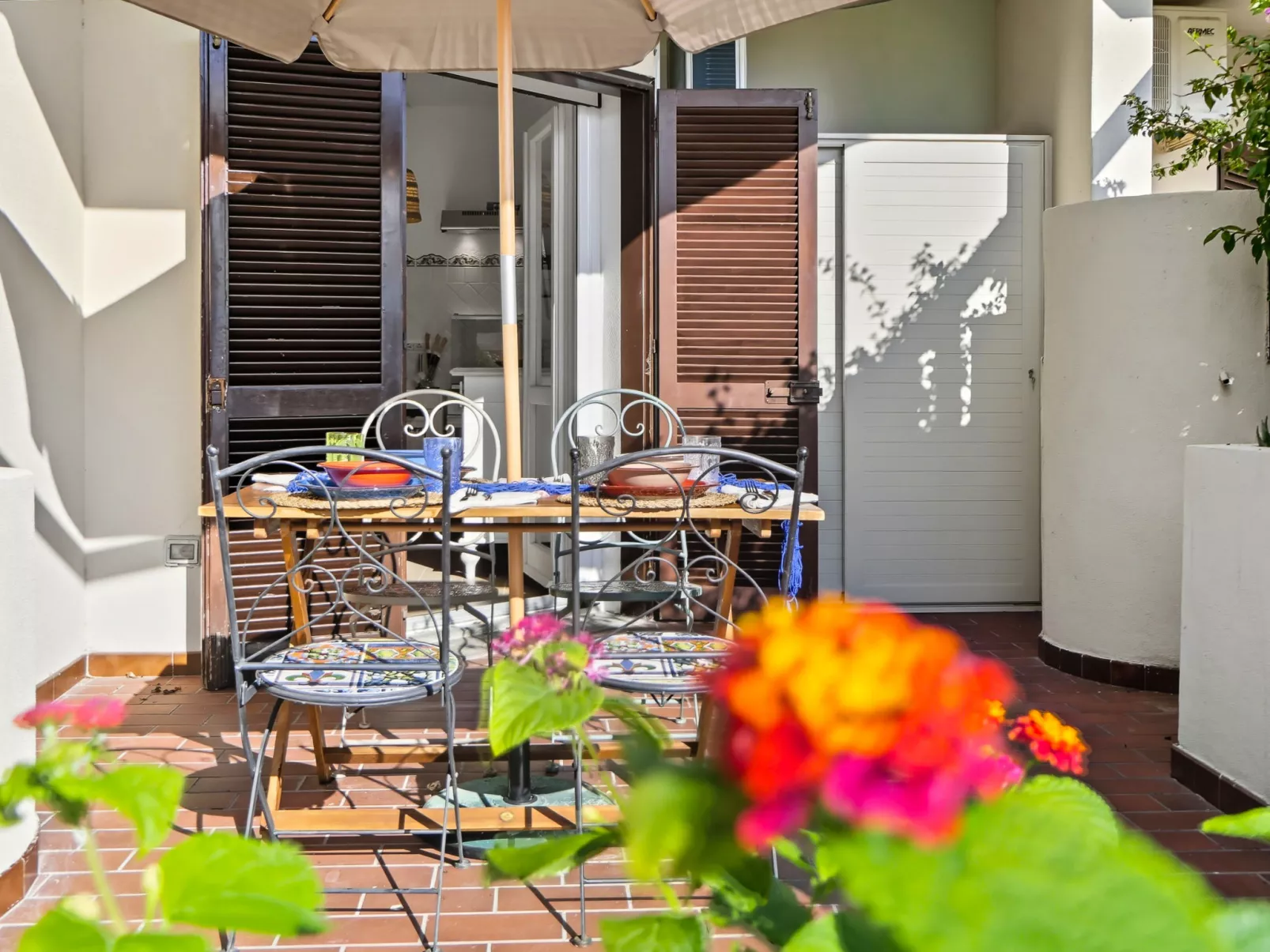 Iris 5, Terza Spiaggia-Buiten