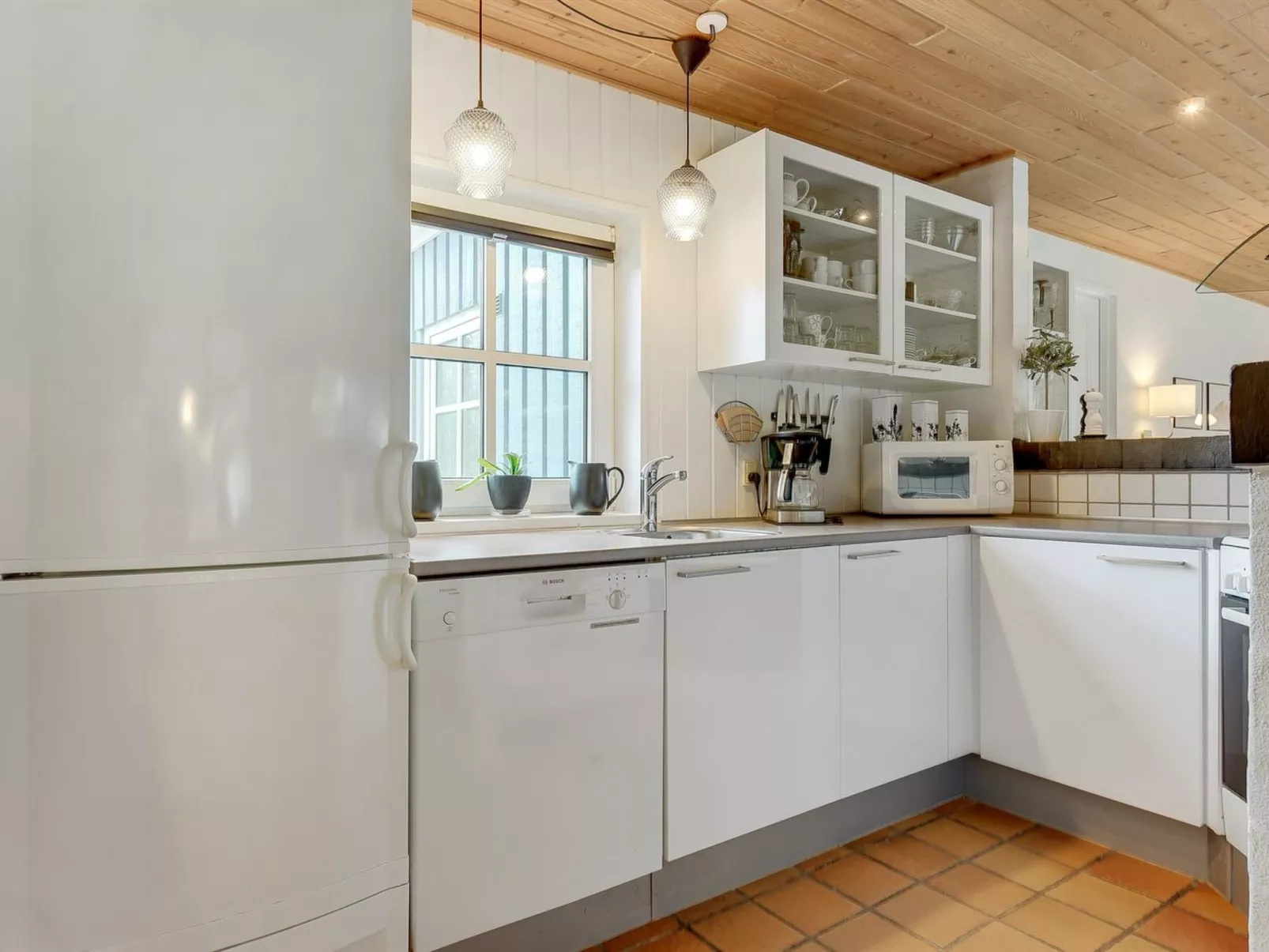 "Alvina" - 3.2km from the sea-Binnen