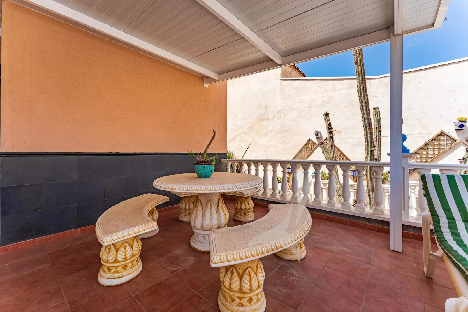 Delfin 14 Vista Jardin 2d-Terrasbalkon