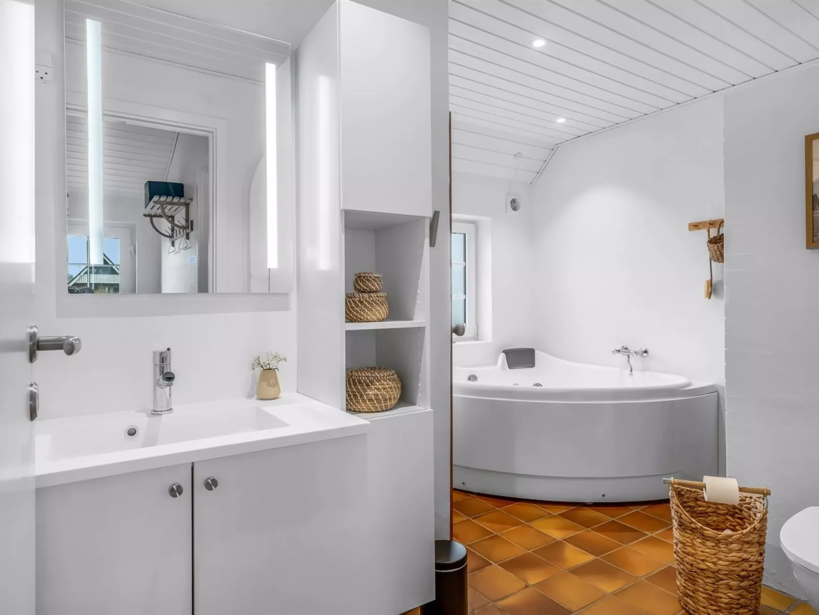 "Amber" - 300m from the sea-Binnen