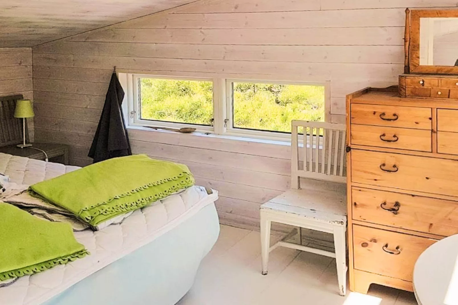 Rustig eilandhuis vlakbij de zee-Binnen