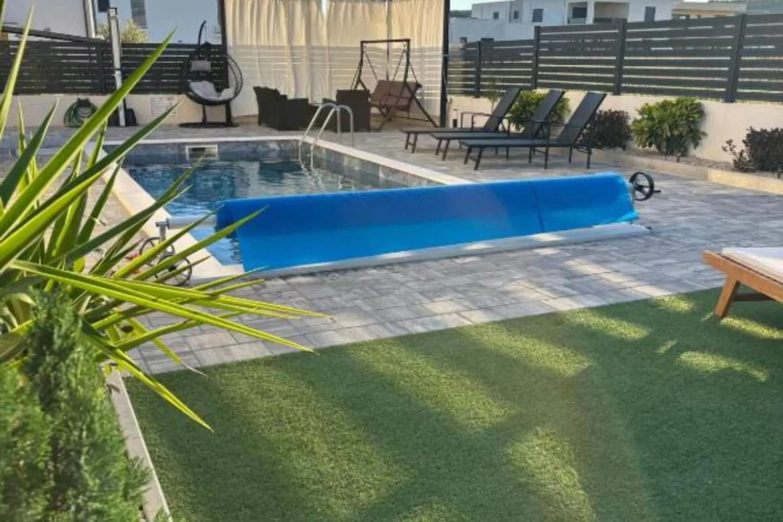 Villa With Pool-Zwembad