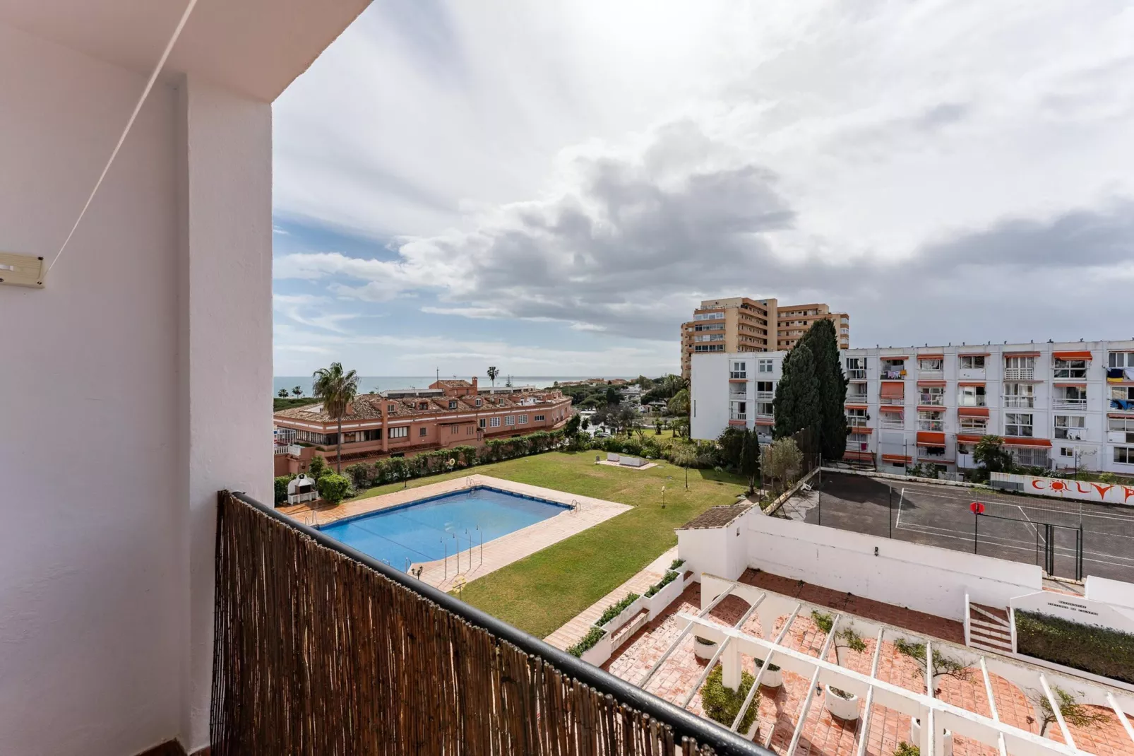 CT 376 - Faro's Calypso Duplex Penthouse - Walking distance to Beach-Terrasbalkon