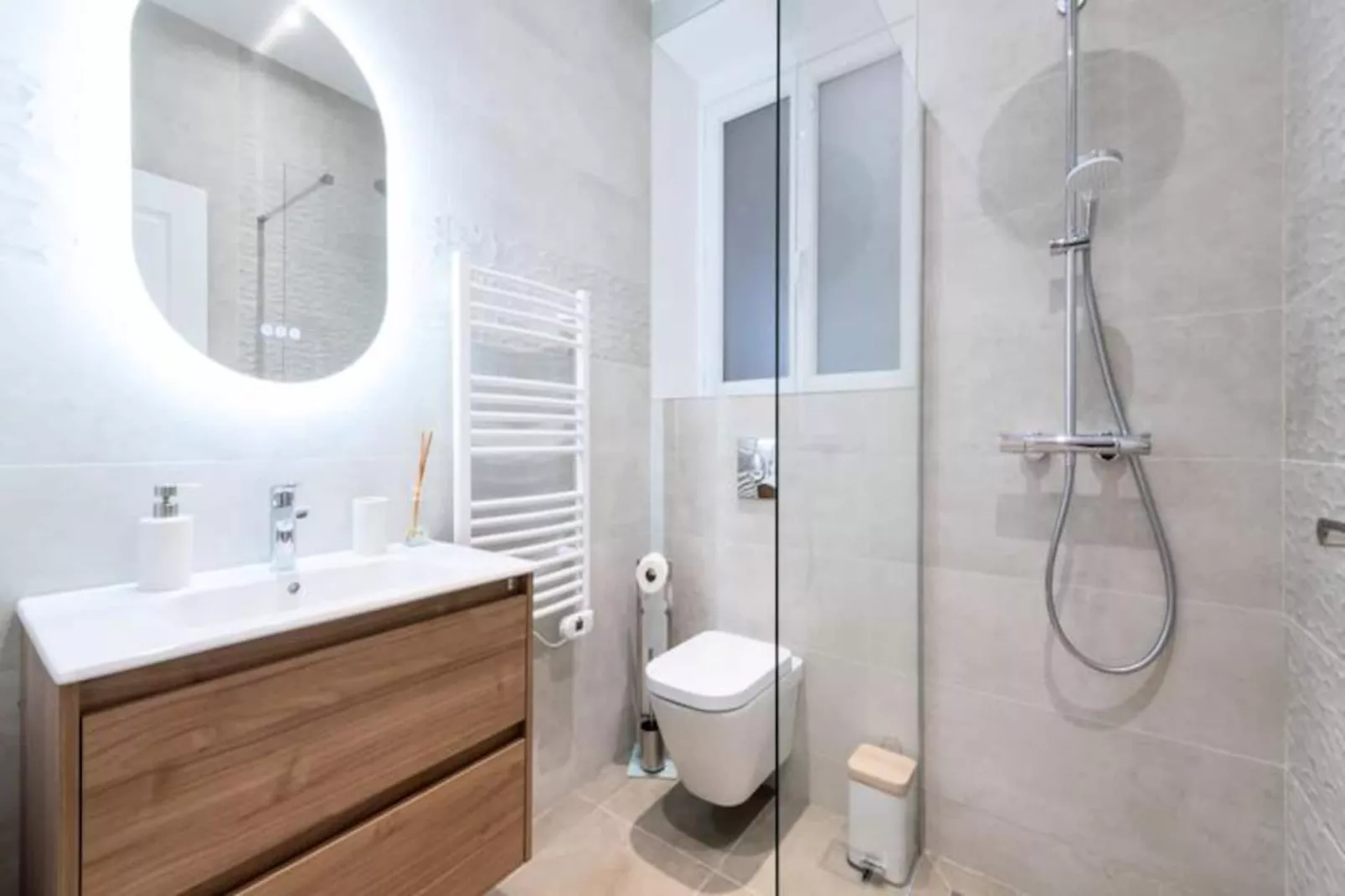 Résidence 3p Avec Balcons, 3min Du Palais Des Congr&egrave;s-Niet-getagd