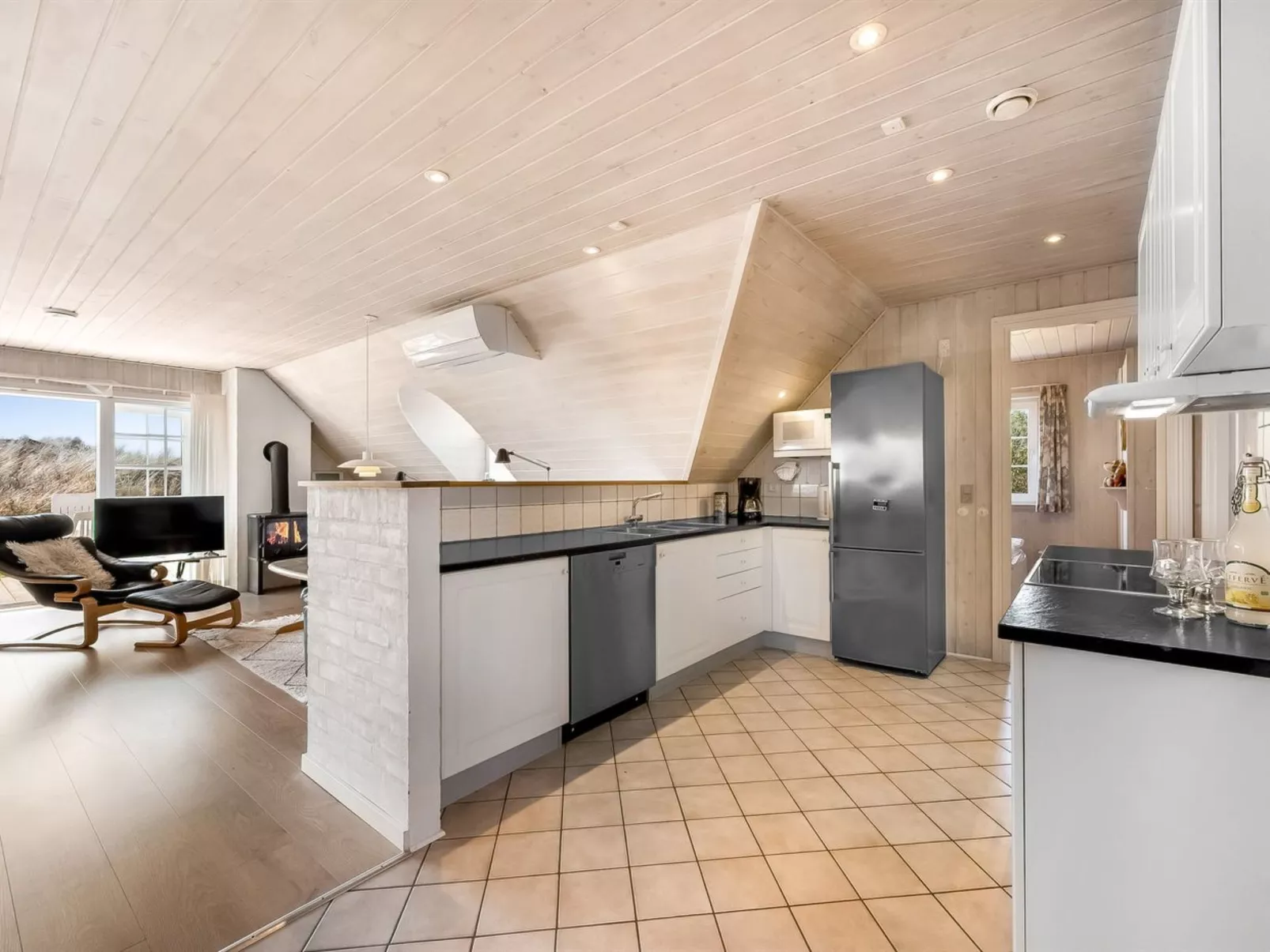 "Slava" - 250m from the sea-Binnen