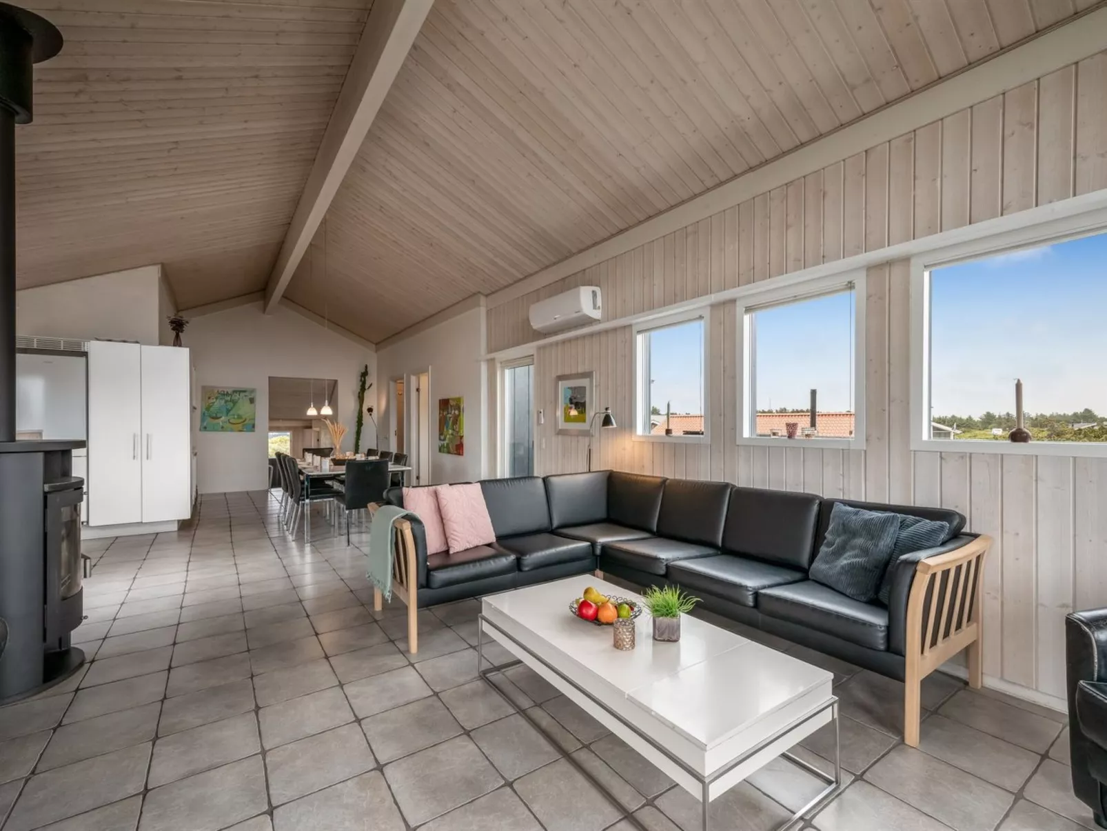 "Temjana" -  from the sea-Binnen