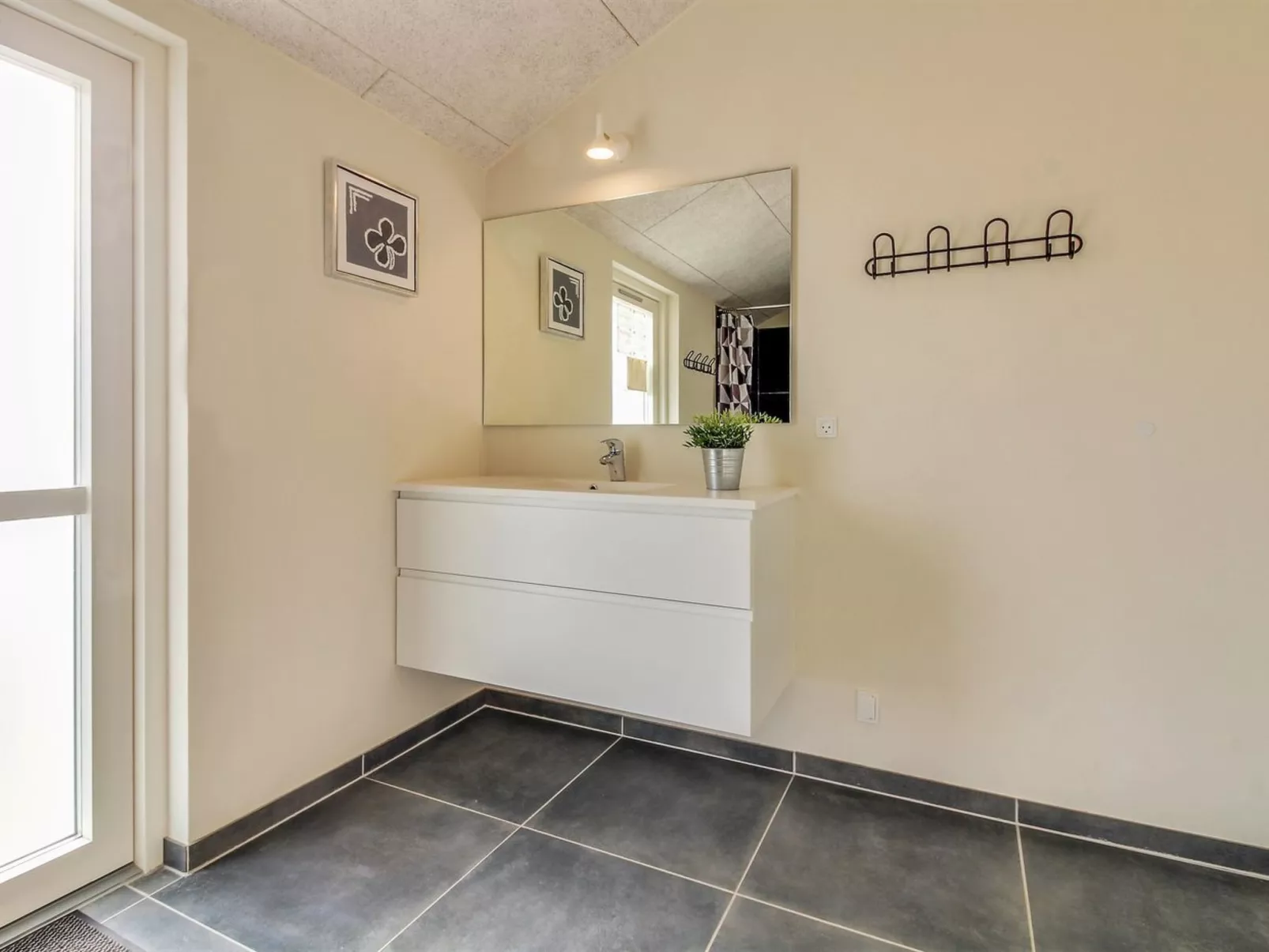 "Yakari" - 300m from the sea-Binnen