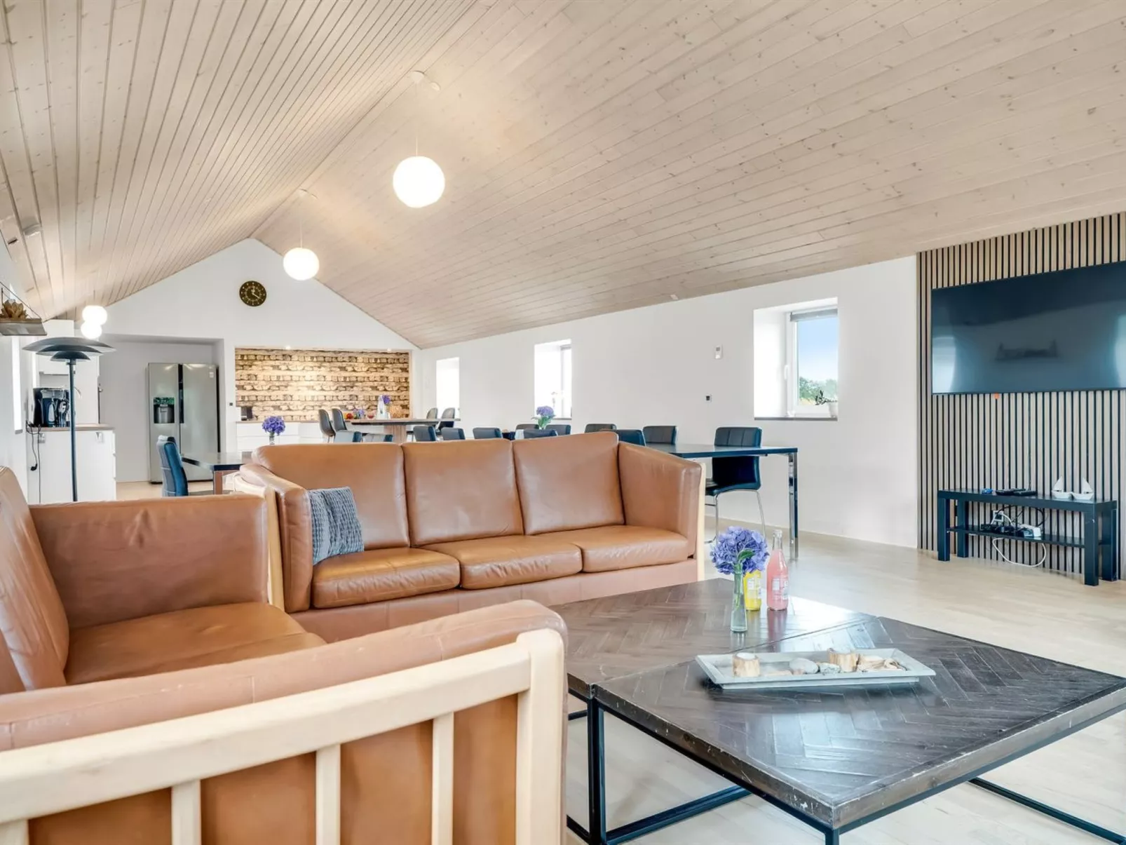 "Folkar" - 3km to the fjord-Binnen