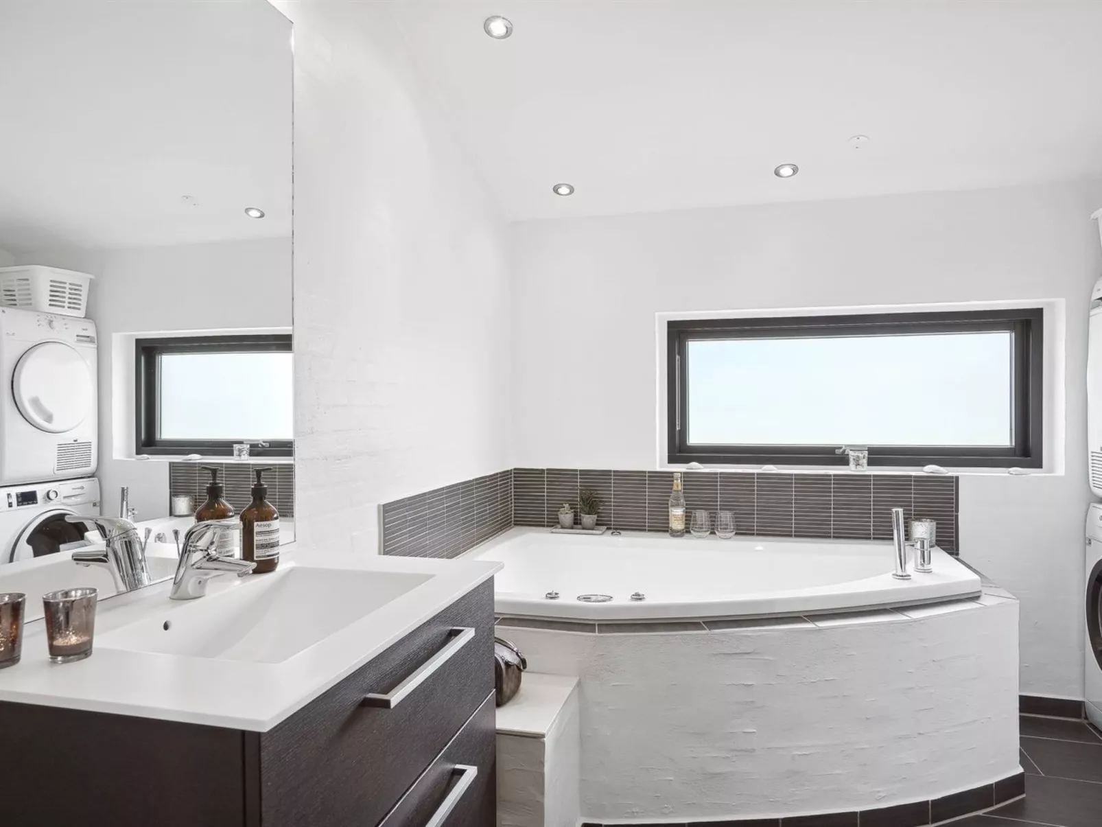 "Herdie" - 900m from the sea-Binnen